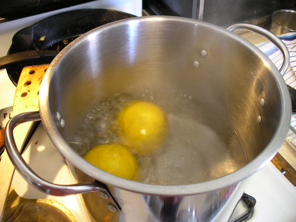 my neighbor read that blanching lemons prior to squeezing yeilds